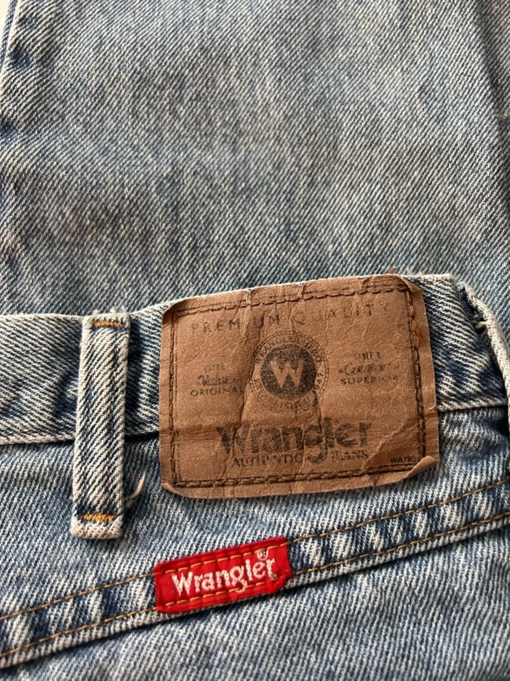 Wrangler Men's Straight Light Blue Denim Jeans. Size 38x42